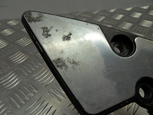 Suzuki Bandit GSF 600 / 1200 Front right foot peg hanger bracket 1995 to 2005 - Picture 9 of 12