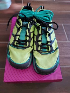 green athletic shoes womens