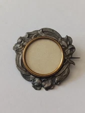 Memento Mori Art Nouveau Iris Flower Silver Metal Photo Holder Brooch 3.2g