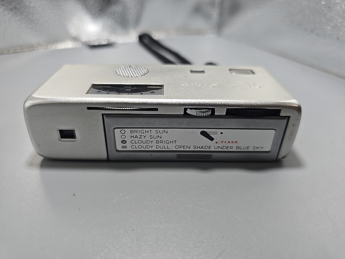Minolta 16 Model P Subminiature Camera Original Green Case