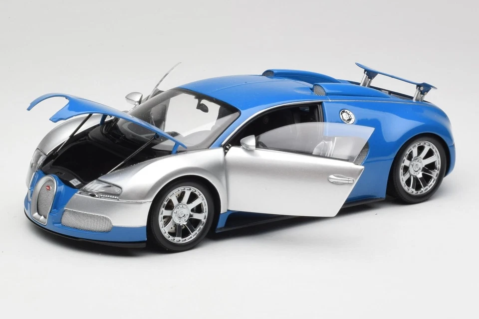 100110850-O Bugatti Veyron Edition Centenaire Chrome Blue No Outside Box Minicha - Image 2 of 4