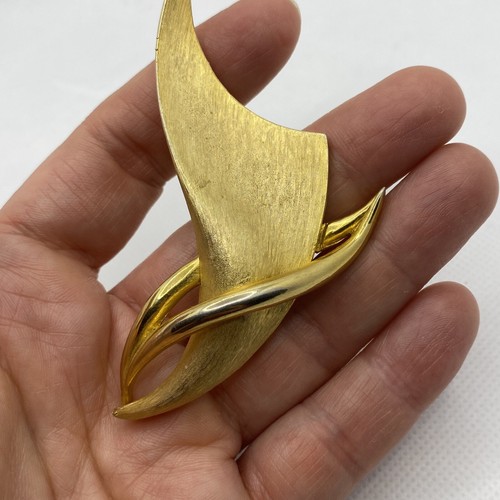 Vintage JJ Jonette Jewelry Brooch MCM Design Signed Gold Tone Brushed Metal - Picture 2 of 5