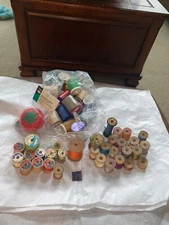 HUGELot w/21 Silk Cotton Thread Button Belding Corticelli Clarks ETC Wood Spools