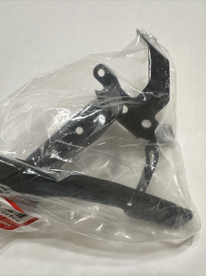 Genuine 15-20 Honda Fit 60640-T5R-A00ZZ Right Front Fender Bracket New OEM - Image 3 of 4