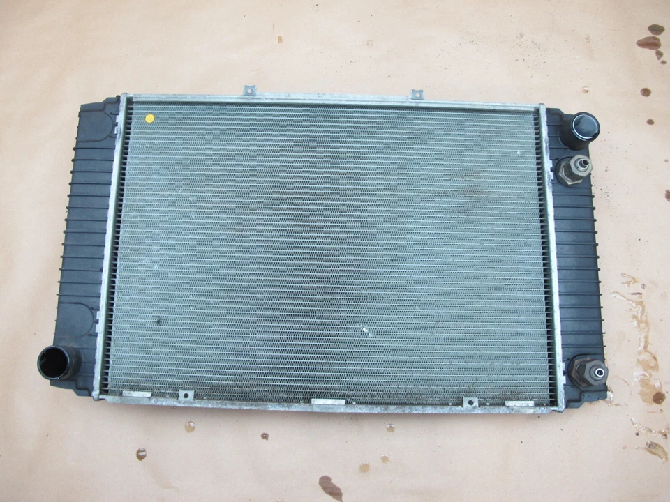 1990-1995 PORSCHE 928 S4 A/T RADIADOR DE REFRIGERAÇÃO DO MOTOR 92810604203 - Imagem 3 de 4