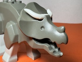 LEGO Adventurers Dinosaur Triceratops 5975-1 T-Rex Transport 2000