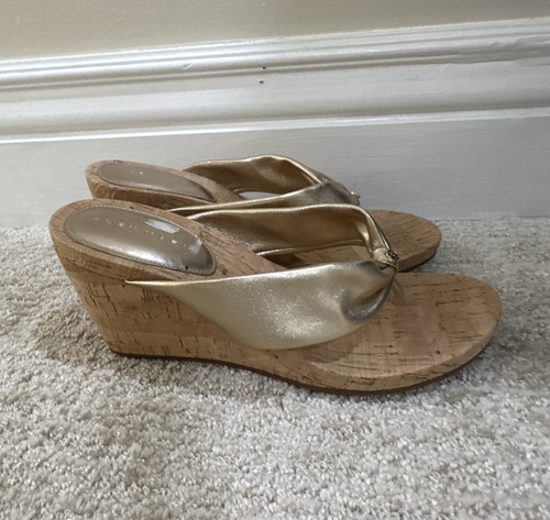 Alex Marie Gold/Beige Leather Thong Wedge Sandals Knot Accent Slip-On 8m