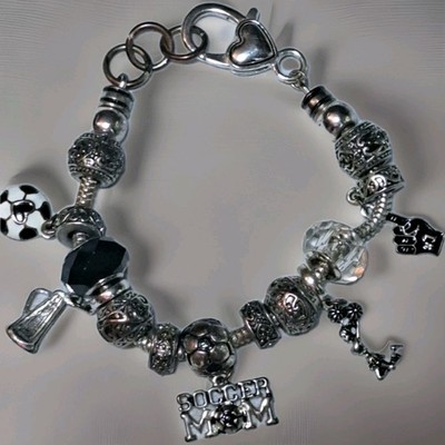  BRIGHTON Loaded SOCCER MOM Armband Herz Verschluss verschiedene Fußball Charms Perlen