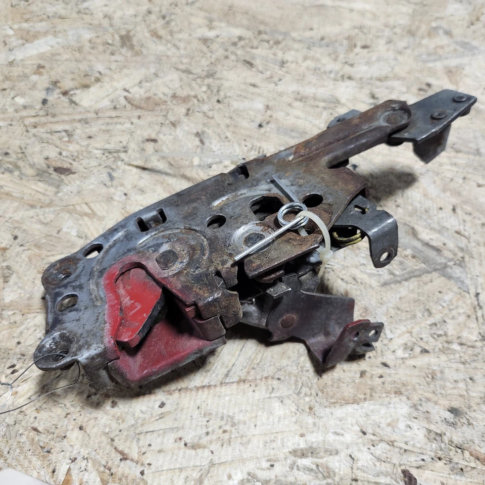 1968 C3 Corvette левая дверная защелка в сборе замок механизм со стороны водителя OEM ХОРОШЕЕ СОСТОЯНИЕ - Изображение 4 из 4