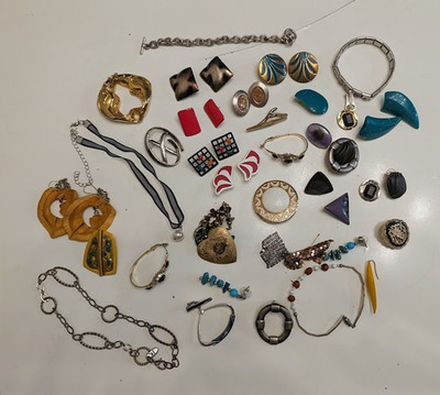 Lot Vintage Modern Jewelry Parts Broken Craft Upcycle Art Earrings Bracelets 40+