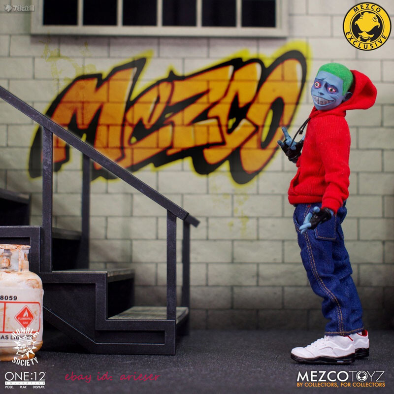 Hot New Mezco 1/12 Hoodz: Vapor （Exclusive）Action Figure