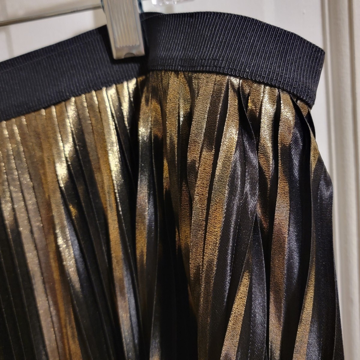 LANE BRYANT MIDI SKIRT PLUS SIZE 22/24 GOLD METALLIC PLEATED MIDI - Main Image