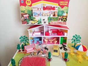 dollhouse furniture and people