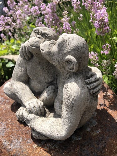 Concrete Kissing Monkeys Garden/Indoor Ornament - Picture 3 of 5