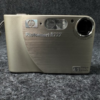 HP Photosmart R727 6.2MP Digital Camera Gold 3x Zoom With Strap Case Battery