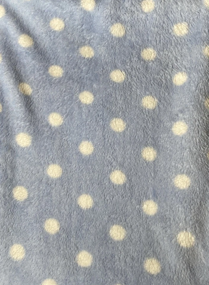 Manta bebé First Impressions azul blanco a rayas lunares reversible suave amorosa Foto 4 de 4