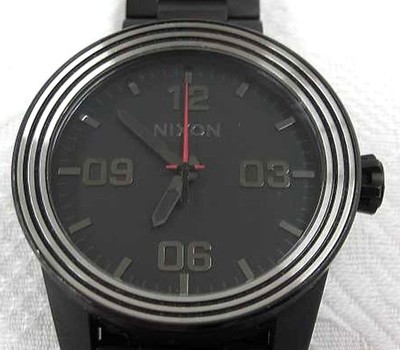 NIXON Corporal SS Quarz-Analoguhr komplett schwarz Edelstahl Herren authentisch