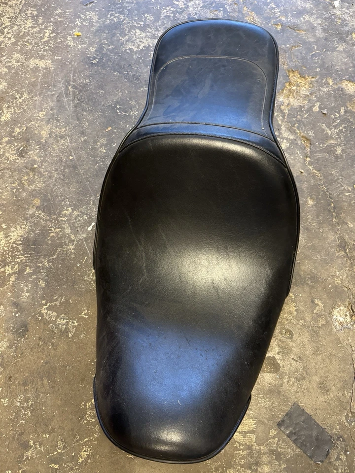 Asiento de pasajero de conductor 2-up apto para modelos Harley Davidson Dyna 2006-2017 Foto 2 de 4