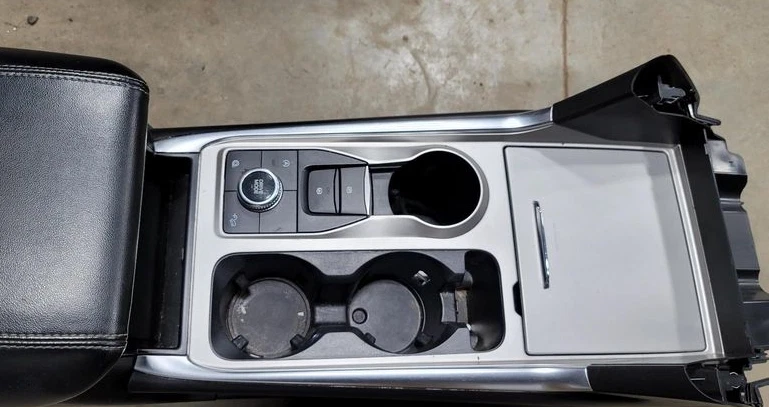 Ford Explorer 2020-2024 4x4 consola piso delantero terreno perilla selectiva sin conexión inalámbrica Foto 2 de 2