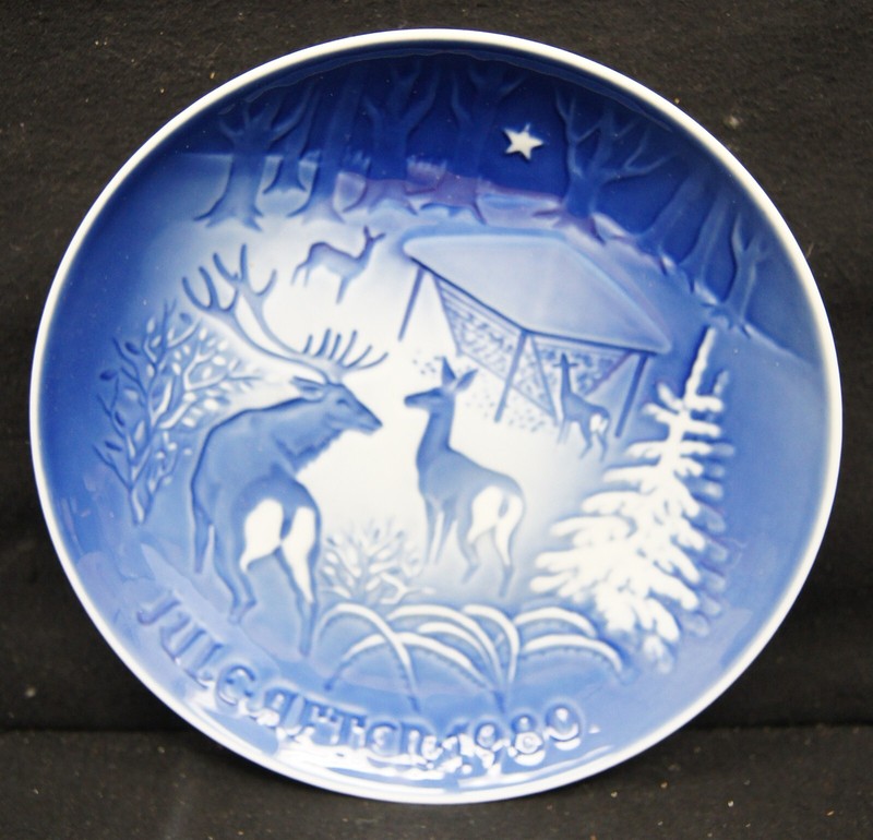 BING & GRONDAHL B&G 1980 Annual Plate 7.25"  Christmas In The Woods