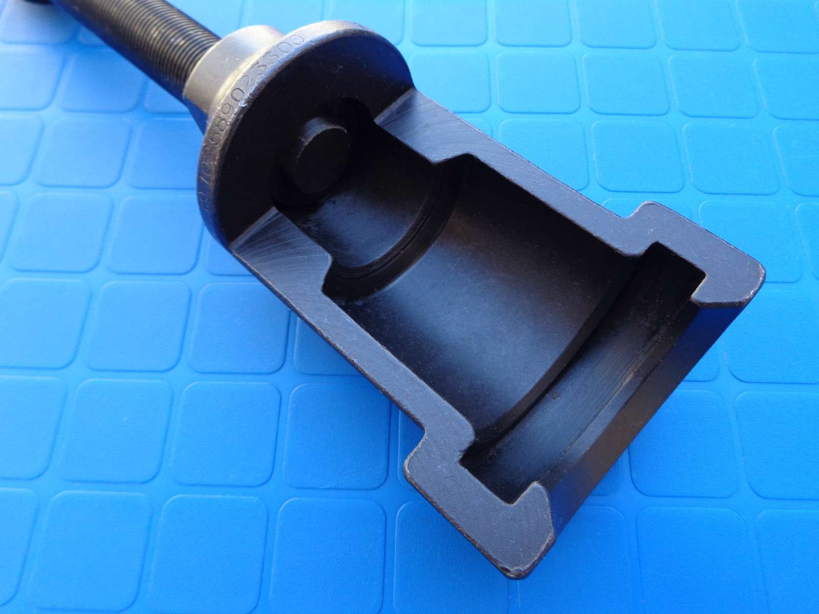 Mercedes crankshaft gear sprocket puller extractor M102 single row W123