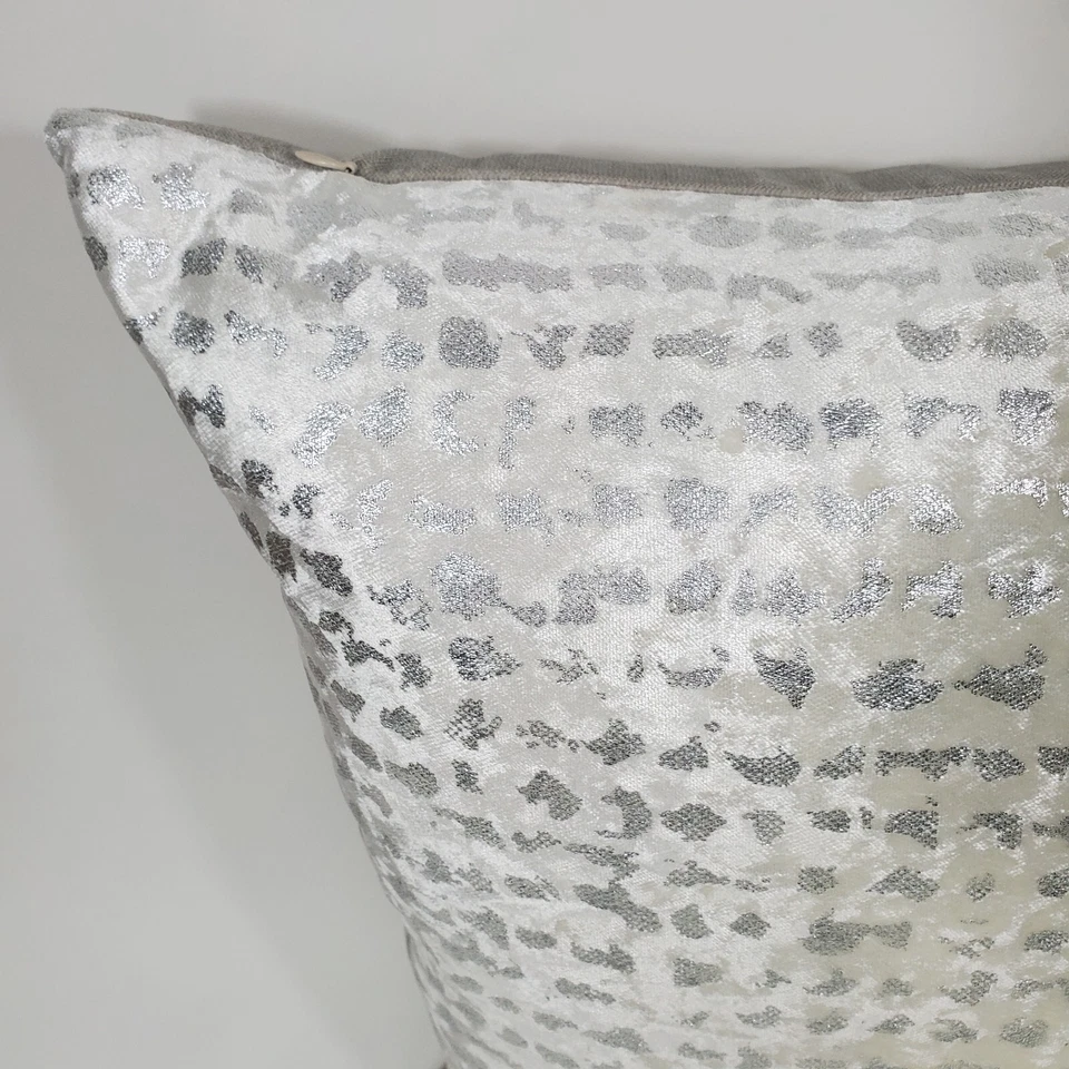 D.V. Kap Throw pillow Feather Down Insert 'Stealth-White' Cotton Rayon Polyester - Image 4 of 4