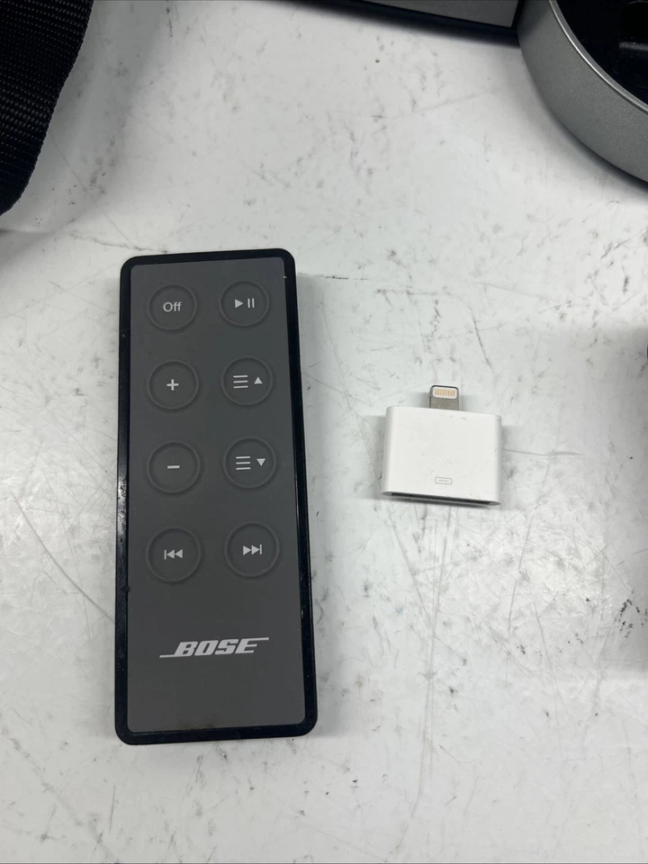 Bose SoundDock N123 Music System, Remote, Power Cord, Lightning Adapter, OEM Bag - Image 2 of 4