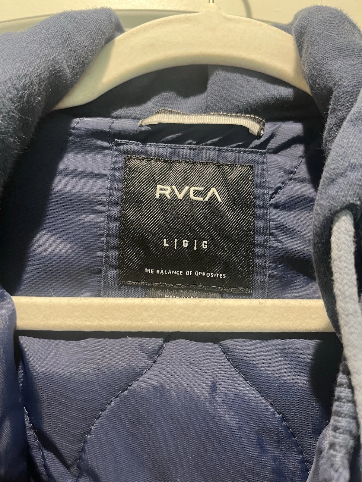RVCA Coach Giacca Gilet con Cappuccio e Bottoni (UOMO LARGE) Blu Grigio