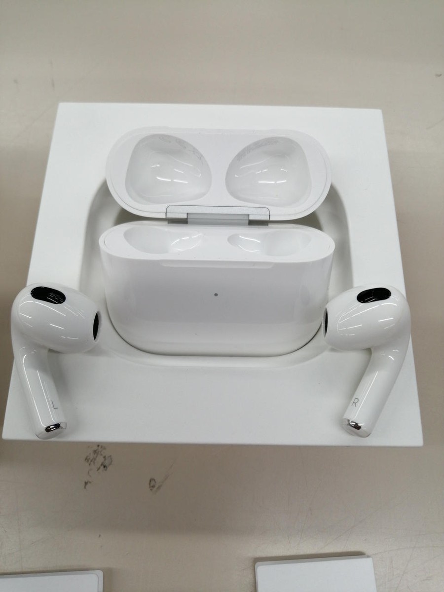 AirPods 第3世代　A2564 イヤホン Apple ☆【保証未開始・未開封】国内正規品Apple AirPods （第3