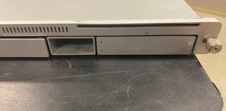 Apple Xserve Xeon 2.66 A1196 D. Core Xeon 5130 2.66GHz x2 4GB RAM - Sin HDD/OS Foto 3 de 4