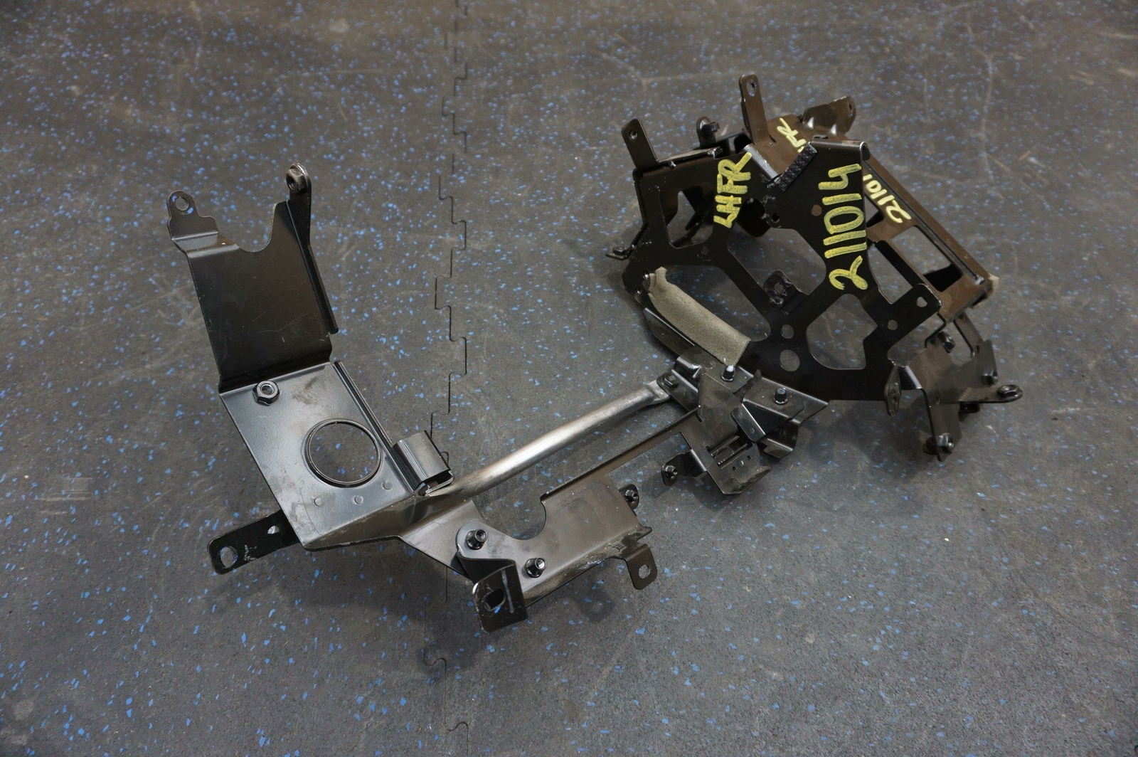 Left Dash Panel Bracket Body Control Mount LHD USA 81610300 Ferrari California