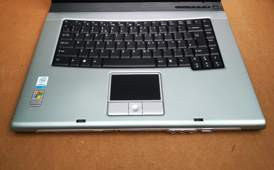 Acer Travel Mate 2300 Personal Computer - Grey (ZL1) 4430 *FAULTY* - Image 2 of 4