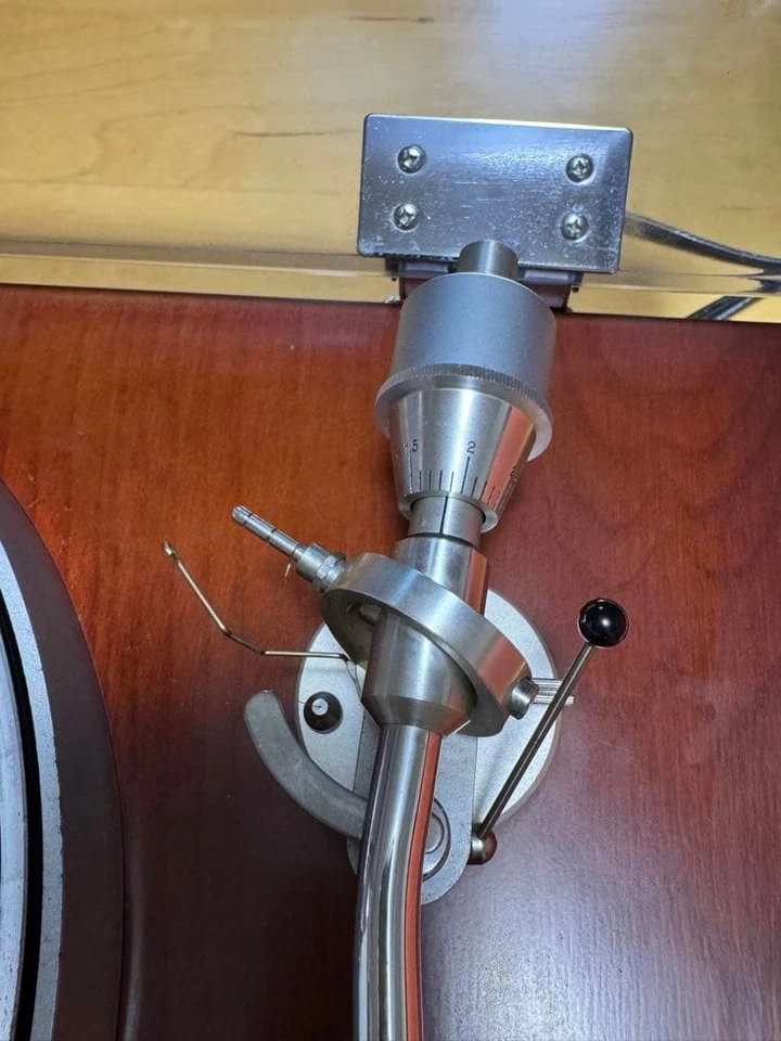 Victor JL-B44 Direct Drive Turntable w/ MD-1016 Cartridge & Audio Cable - Image 3 of 4