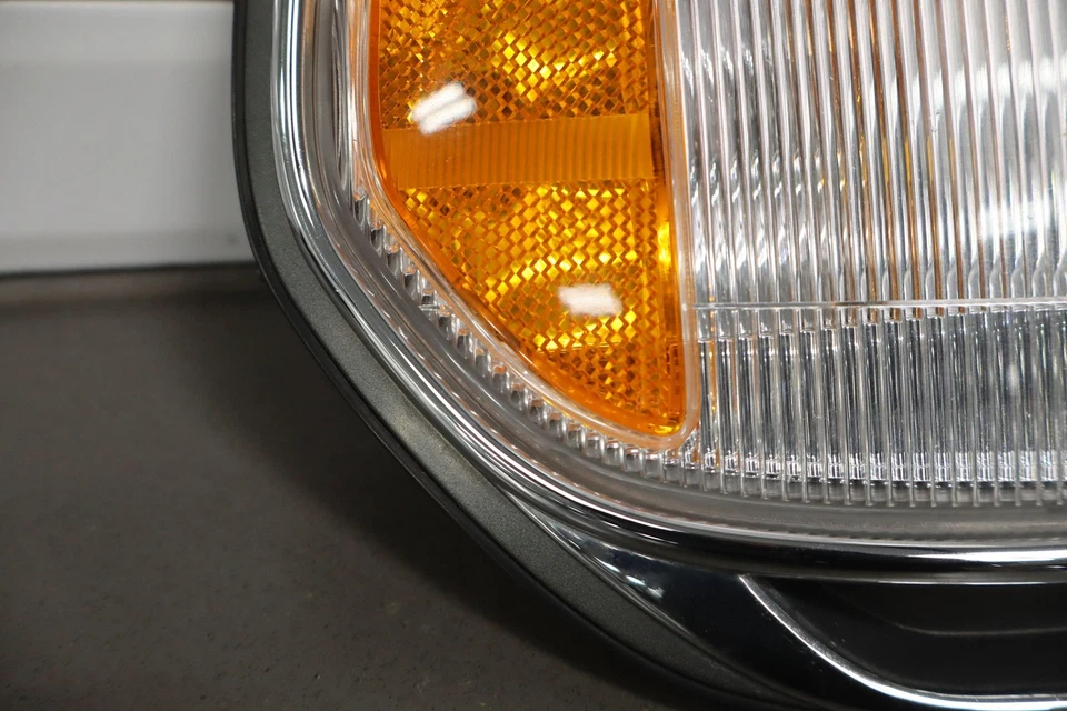 Lámpara de luz de señal de giro para pasajero delantero derecho Lexus LX450 96-98 (montado en el guardabarros) Foto 3 de 4