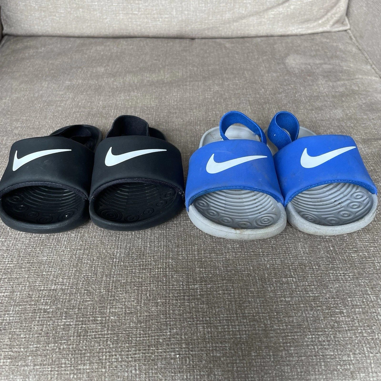 Pacchetto sandali Nike Slides bambino ragazzo taglia 5c blu e nero
