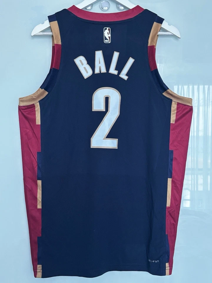 Camiseta clásica Lonzo Ball Cleveland Cavaliers Foto 2 de 2