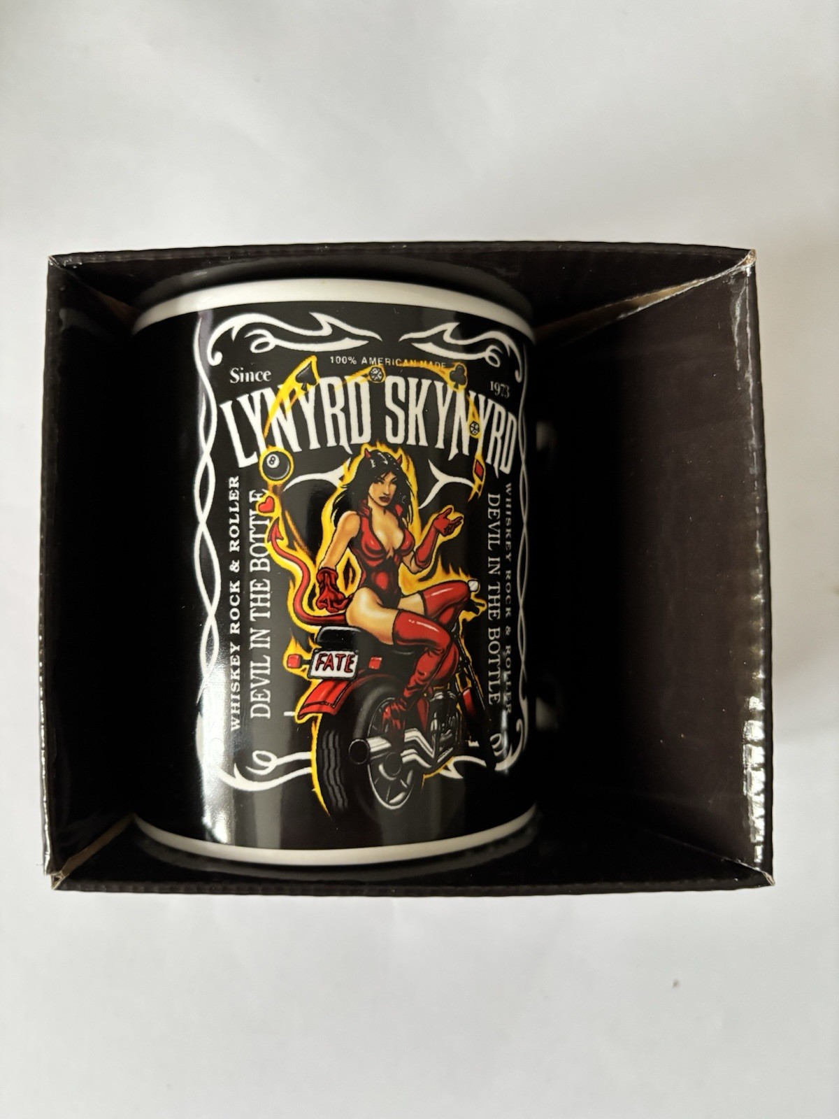 LYNYRD SKYNYRD 'DEVIL IN THE BOTTLE' COMMEMORATIVE CERAMIC MUG - *NEW IN BOX*