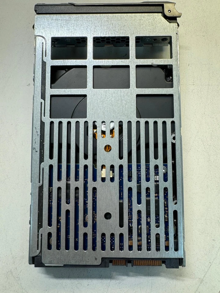 DELL HUA722020ALA330 0F10630 06C10R 2TB 7.2K RPM 64MB CACHE 6Gb/s SATA 3.5" HDD - Image 3 of 4