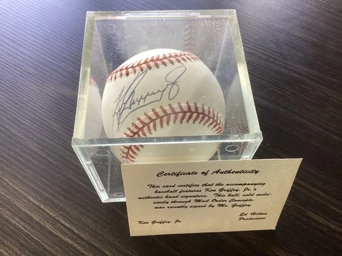 Ken Griffey Jr.  Autographed Baseballs with ball case