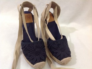 navy closed toe wedges