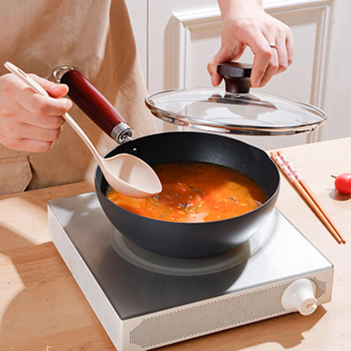 Cast iron wok with on sale lid