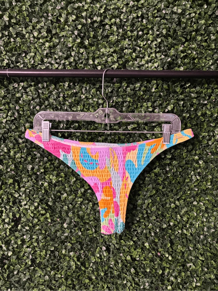 Pantalones de natación arrugados florales de zorro blanco talla grande descarados Foto 2 de 4