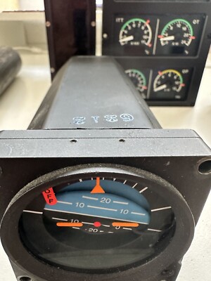 L-3 Communications Attitude Gyro Indicator 520-11B P/N 5040035923