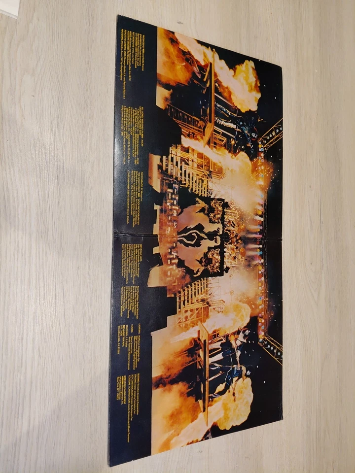 KISS ALIVE  2 IN RED VINYL  1977 COMPLETE  + TATTOO  SHEET. - Image 3 of 4