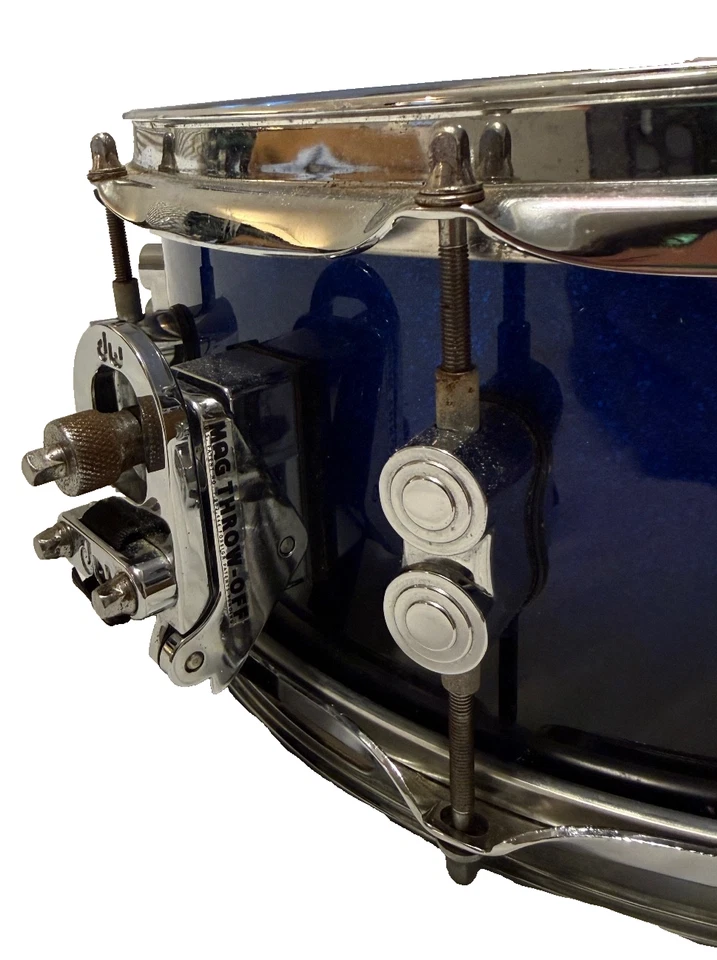 Tambor redoblante PDP Concept Maple 14" -en azul brillante a negro- con herrajes cromados Foto 4 de 4