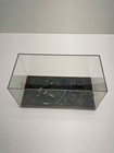 Modell eines Militärflugzeugs mit Vitrine