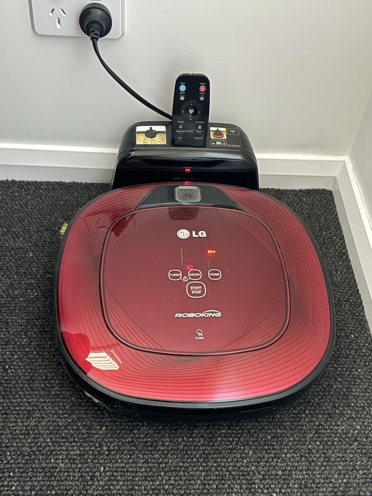 LG RoboKing VR64702LVMP Robot Vacuum – Fully Working – Great Condition
Opens in a new window or tab