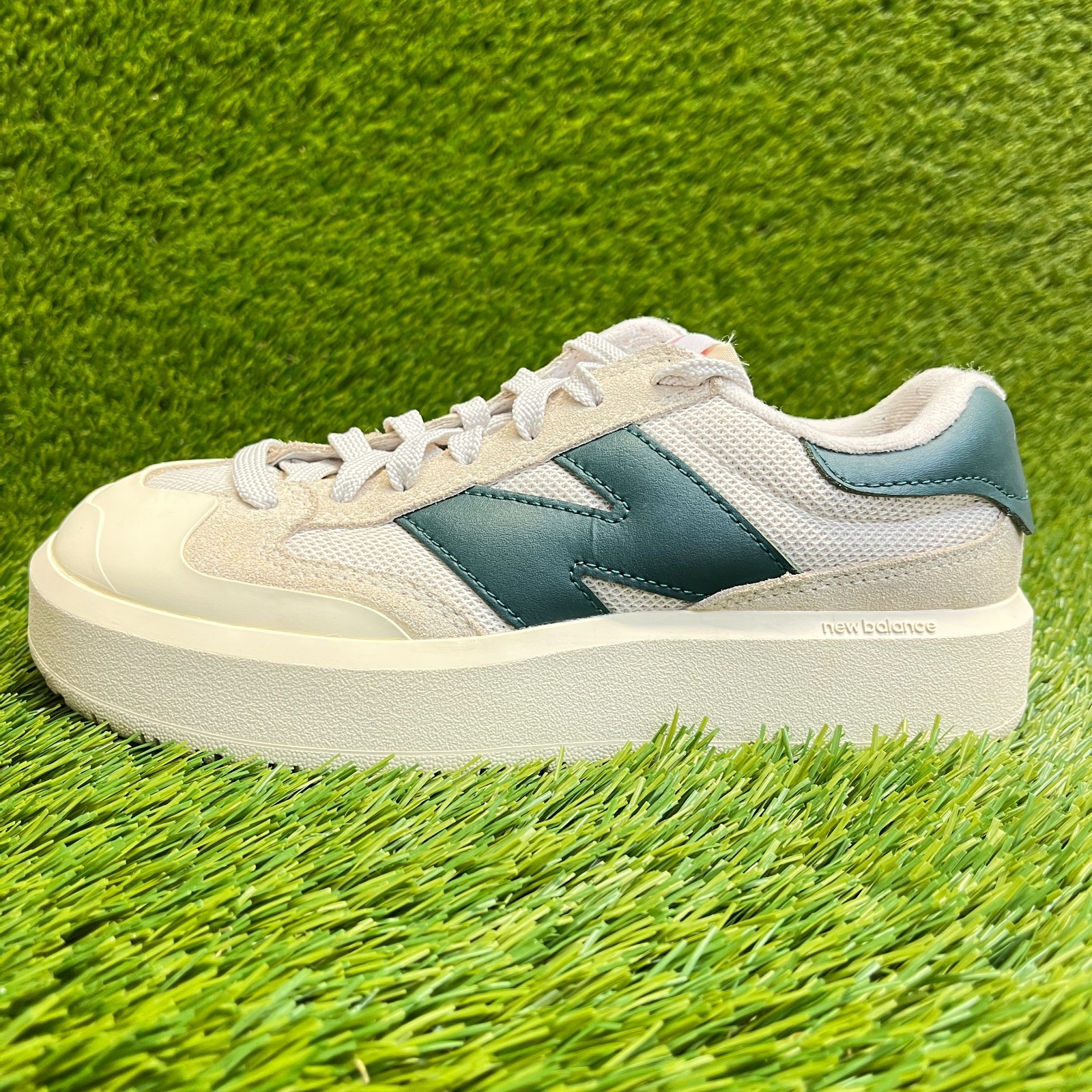 New Balance CT302 Boys Size 4.5Y Beige Green Athletic Running Shoes Sneakers thumbnail 3