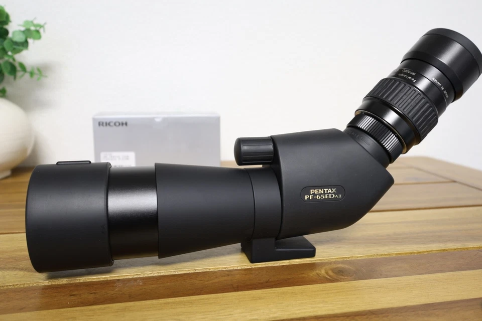 Mira telescópica Pentax PF-65EDA II con zoom SMC Pentax 60X 8 mm-24 mm ocular Foto 2 de 4