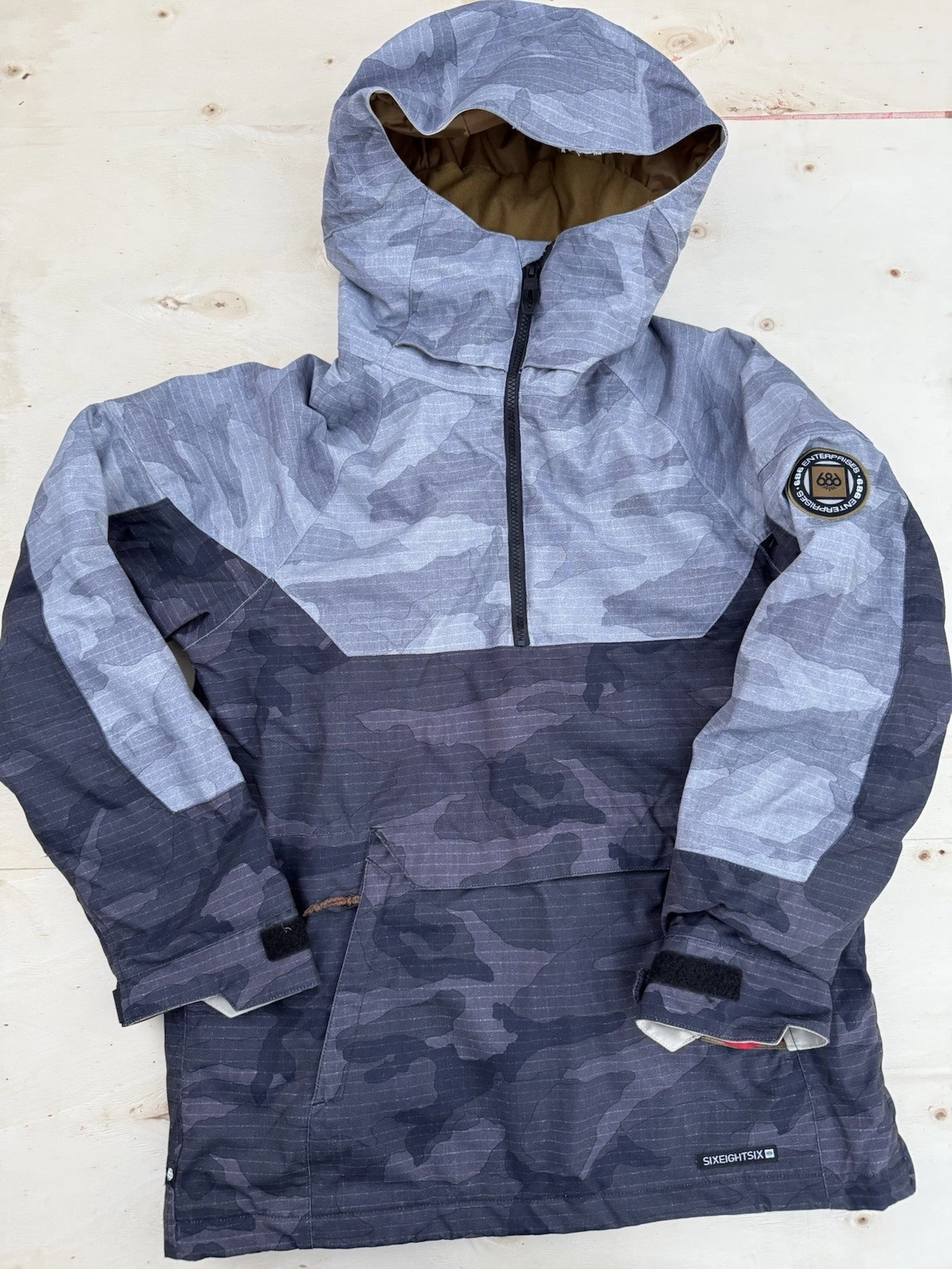 686 Anorak Men’s Small Hooded Camo